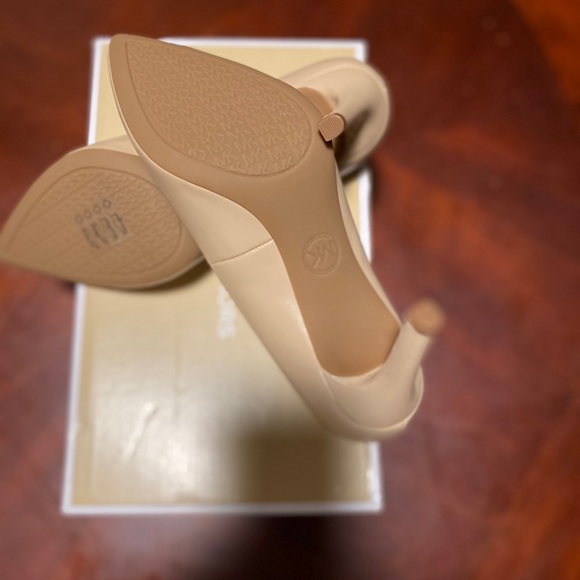 Michael Kors Pump size 7 - Picture 6 of 6